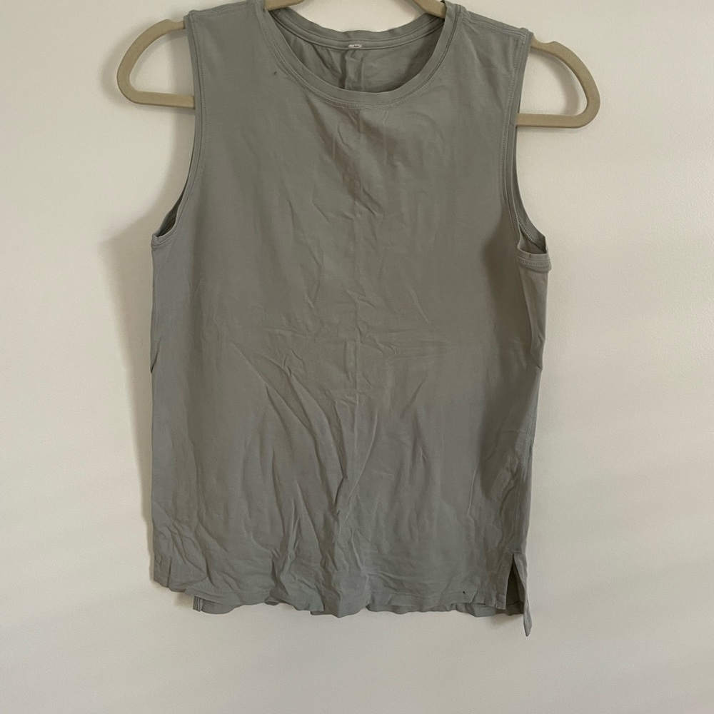 Lululemon gray muscle tank